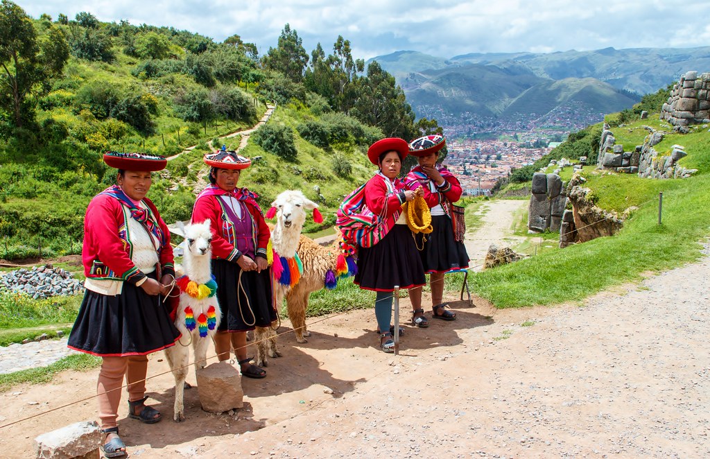 Sacsayhuaman women Sacsayhuaman women